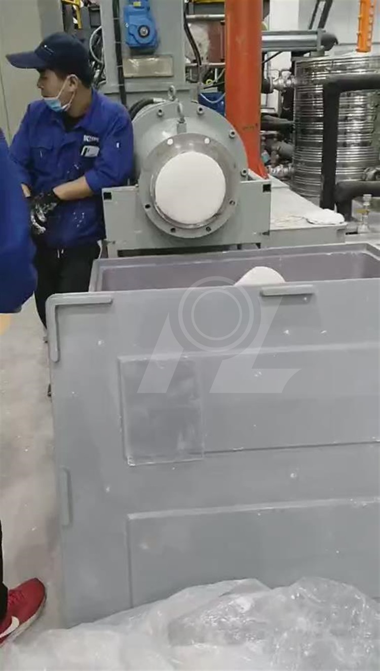 2，上料，捏合精煉